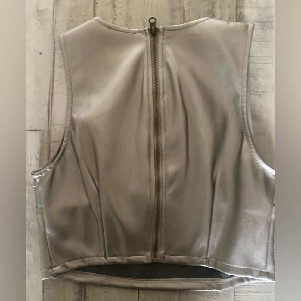 KIRIOUS Faux Leather Crop Too, back Zipper Size Small - Picture 2 of 6